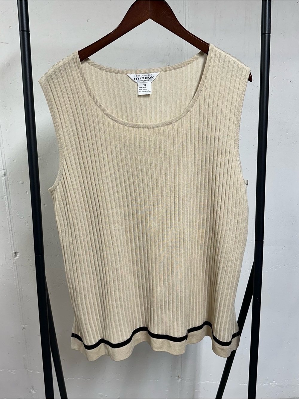 MISOOK Cream Ribbed Sleeveless Knit Top with Black Contrast Hem